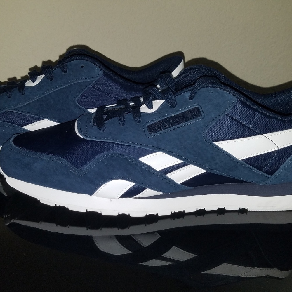 REEBOK CLASSIC NYLON W/ SUEDE (SIZE 10.5)